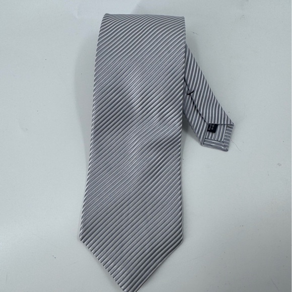 David Donahue Gray and White Textured Silk Tie - Picture 1 of 8